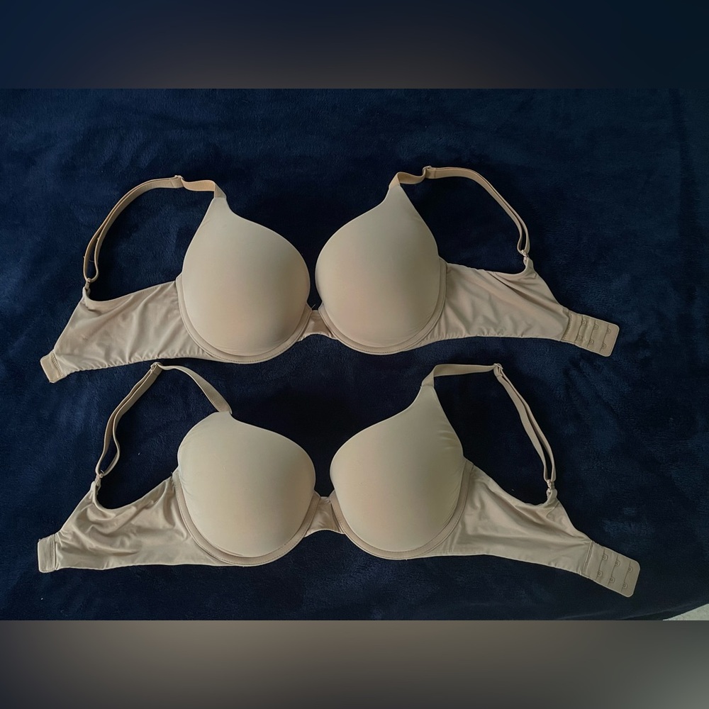 2 Victoria's Secret t-shirt push-up full coverage 32DD/E70 bra like new